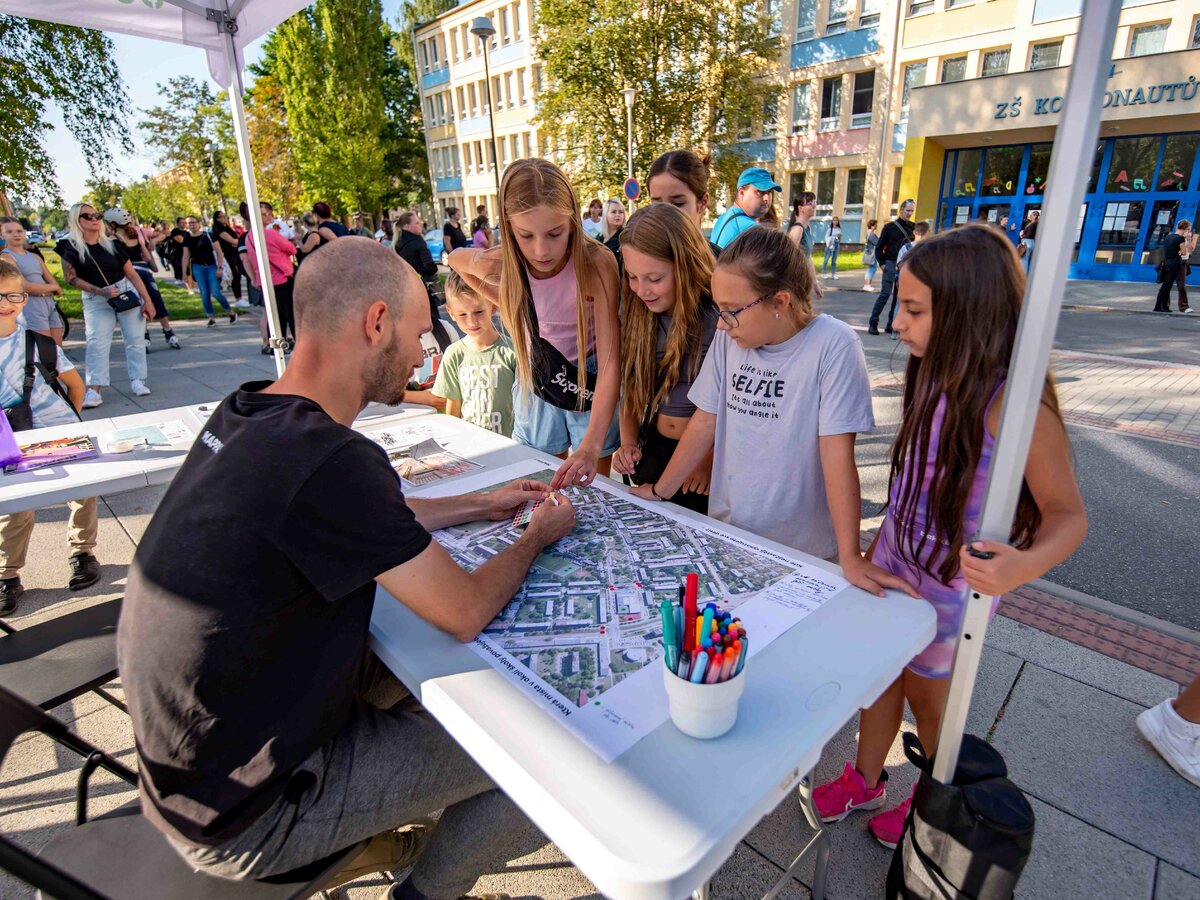 Info stánek MAPPA u příležitosti třídních schůzek na ZŠ Šeříková.