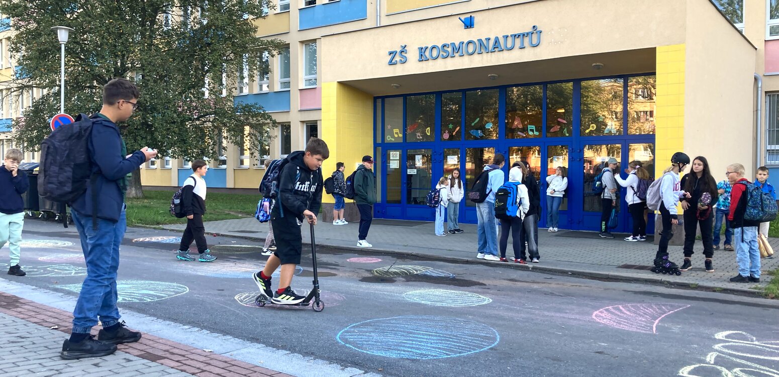 Školní ulice ZŠ Kosmonautů