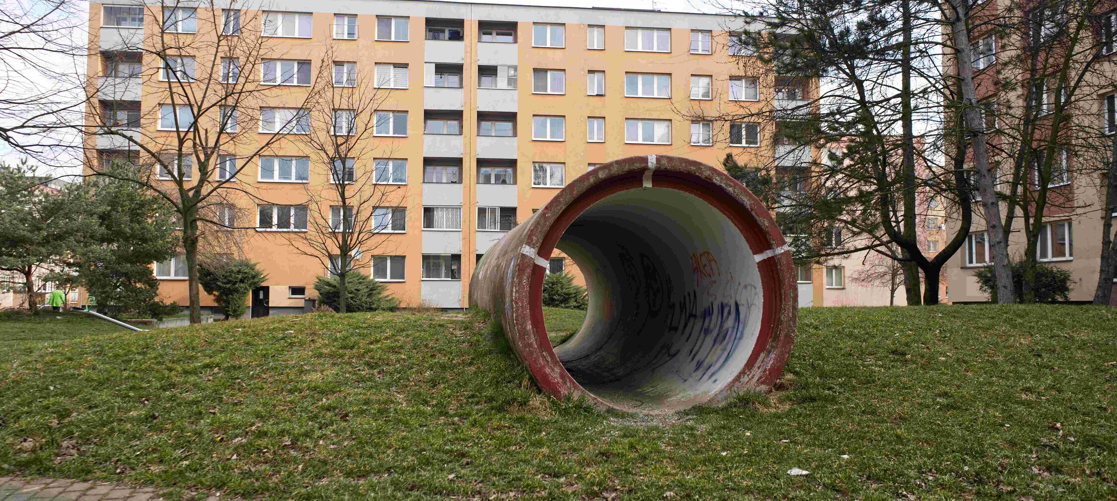 Vyhlašujeme veřejnou zakázku na studii prostranství vnitrobloku při ulici N. Frýda na Dubině