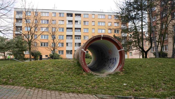 Vyhlašujeme veřejnou zakázku na studii prostranství vnitrobloku při ulici N. Frýda na Dubině