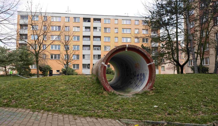 Vyhlašujeme veřejnou zakázku na studii prostranství vnitrobloku při ulici N. Frýda na Dubině